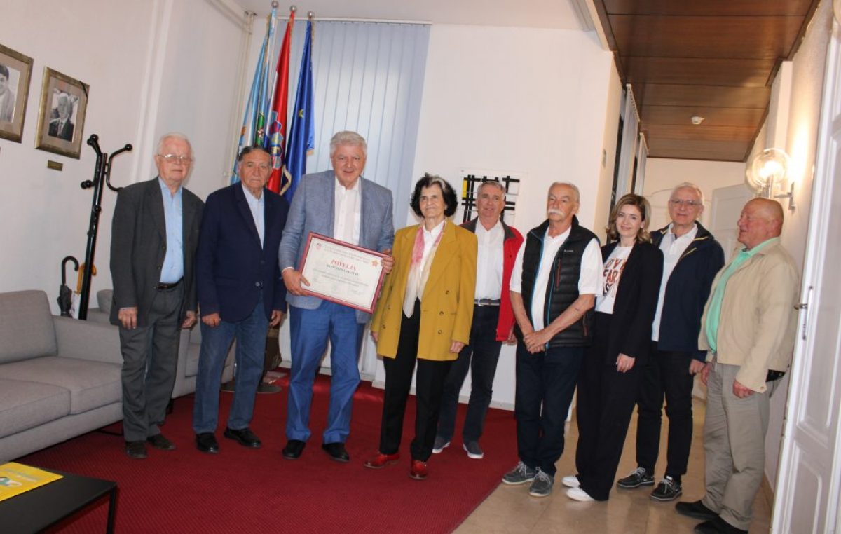 Županu Komadini uručena Povelja SABA Hrvatske za promicanje antifašizma