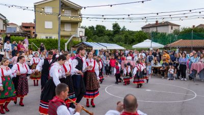 “Ne srami se od kuda si aš toga drugamo ni”: Održana 2. manifestacija “Neka Kivna po starinski tonca”