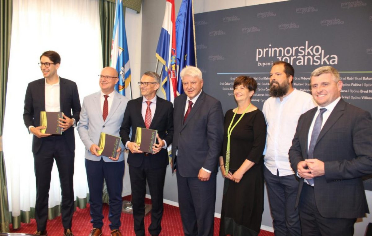Izvršena primopredaja, Ivica Lukanović preuzeo vlast od Zlatka Komadine