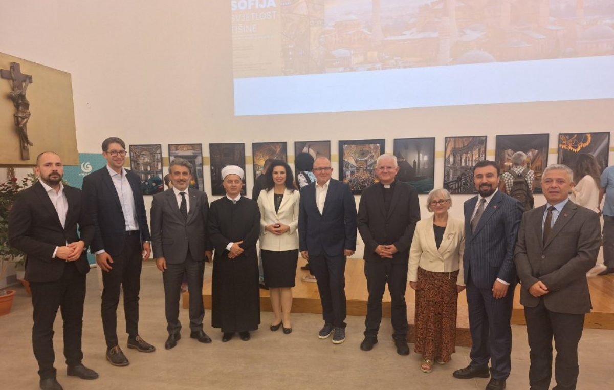 Otvorena izložba “Aja Sofija – Svjetlost tišine”
