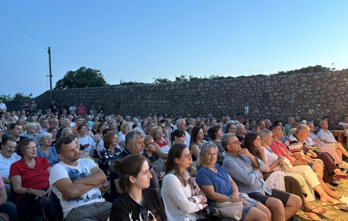 Proglašeni pobjednici Festivala teatra Omišalj – Čavle 2025.