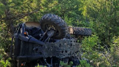 Dvije osobe ozlijeđene u prevrtanju quada kod Vrbnika, helikopterom prevezene u bolnicu