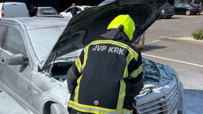 U Malinskoj izgorio automobil, u Krku prometni čep zbog nesreće