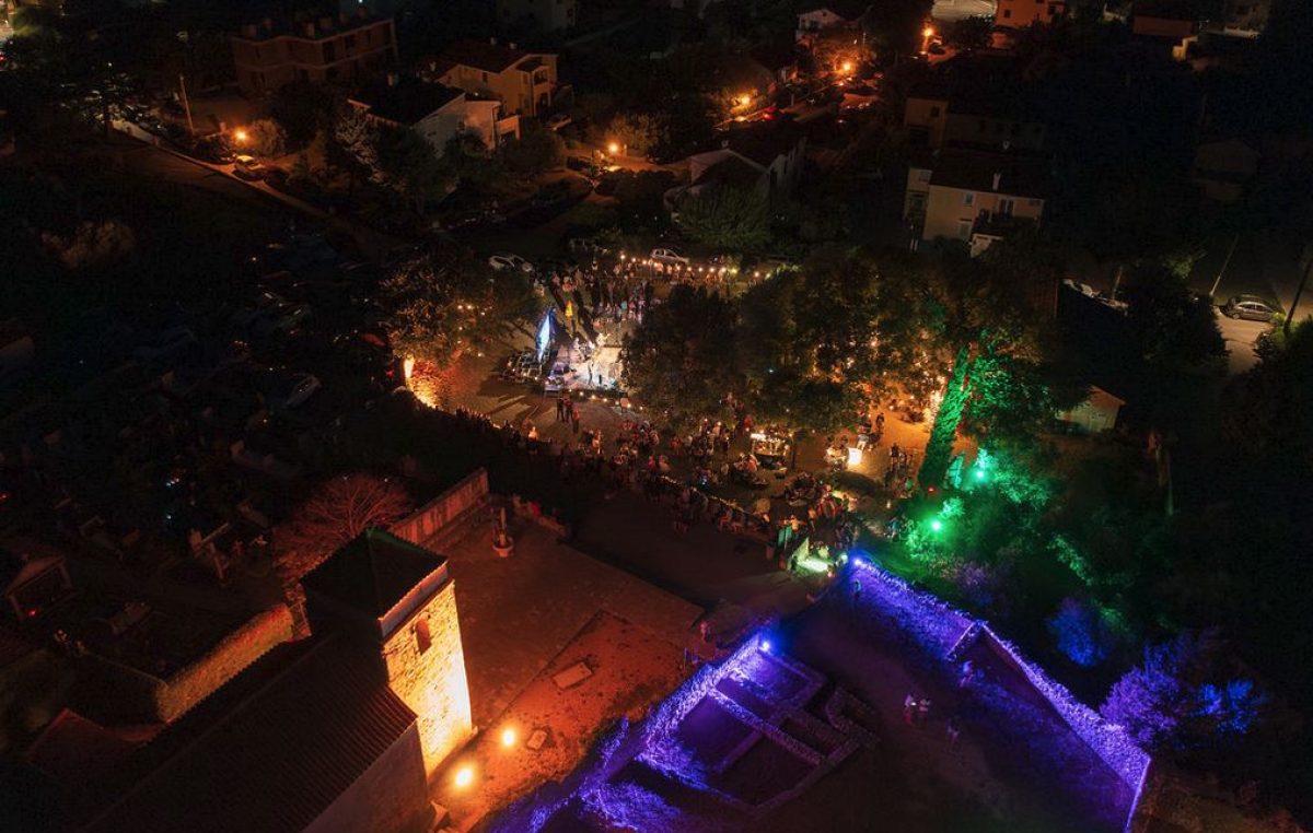 Dobro est Fest u Jurandvoru: četiri dana glazbe, filma, kazališta, kreativnosti i glagoljaške baštine