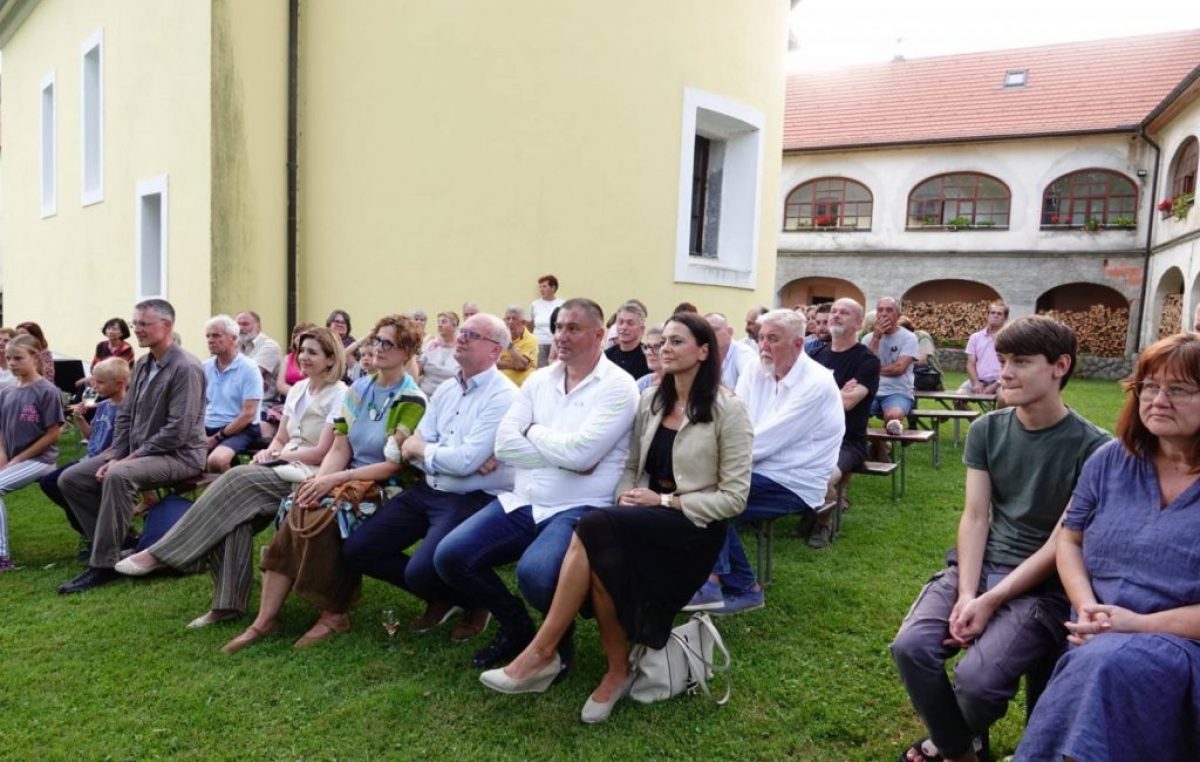 Otvoren festival harmonika u Gomirju
