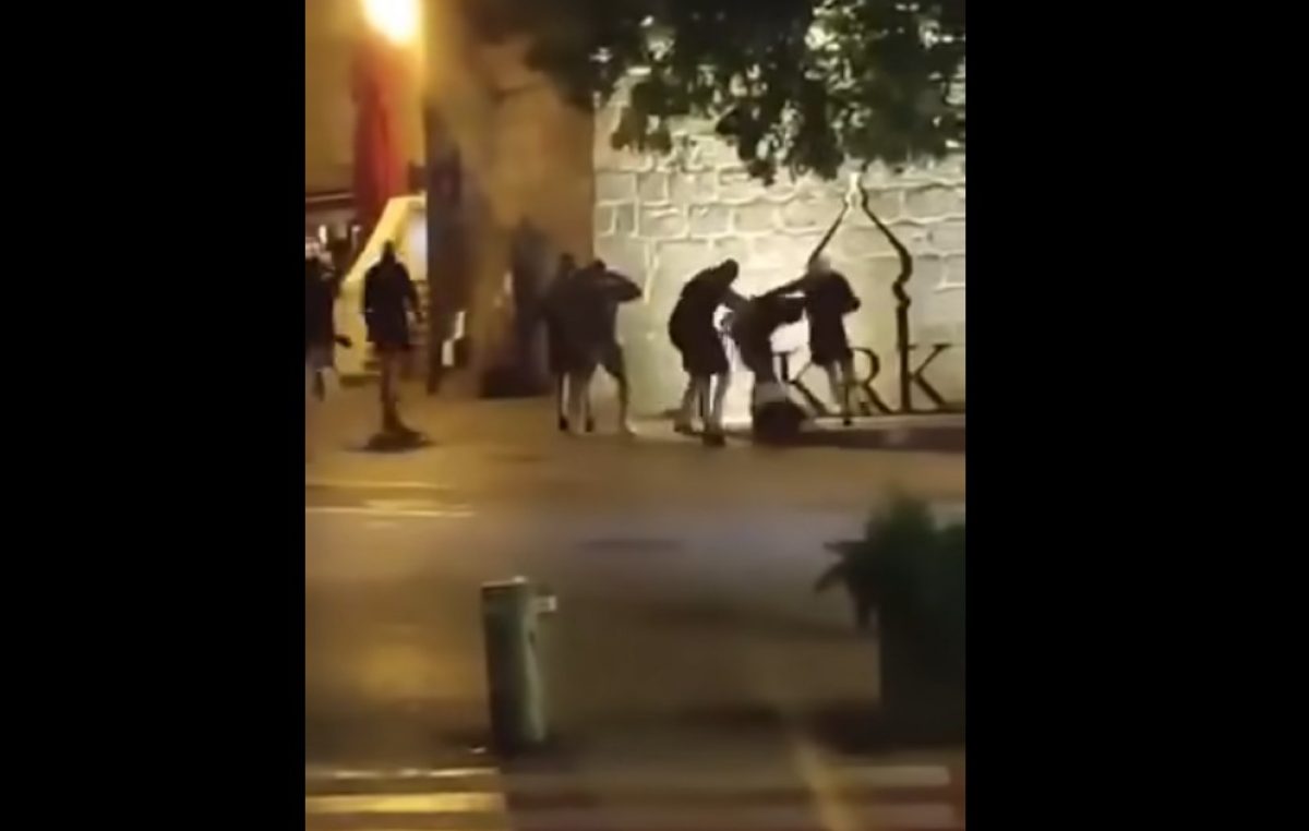 [VIDEO] Grupa muškaraca u crnom brutalno premlatila mladića usred grada Krka