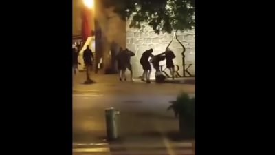[VIDEO] Grupa muškaraca u crnom brutalno premlatila mladića usred grada Krka