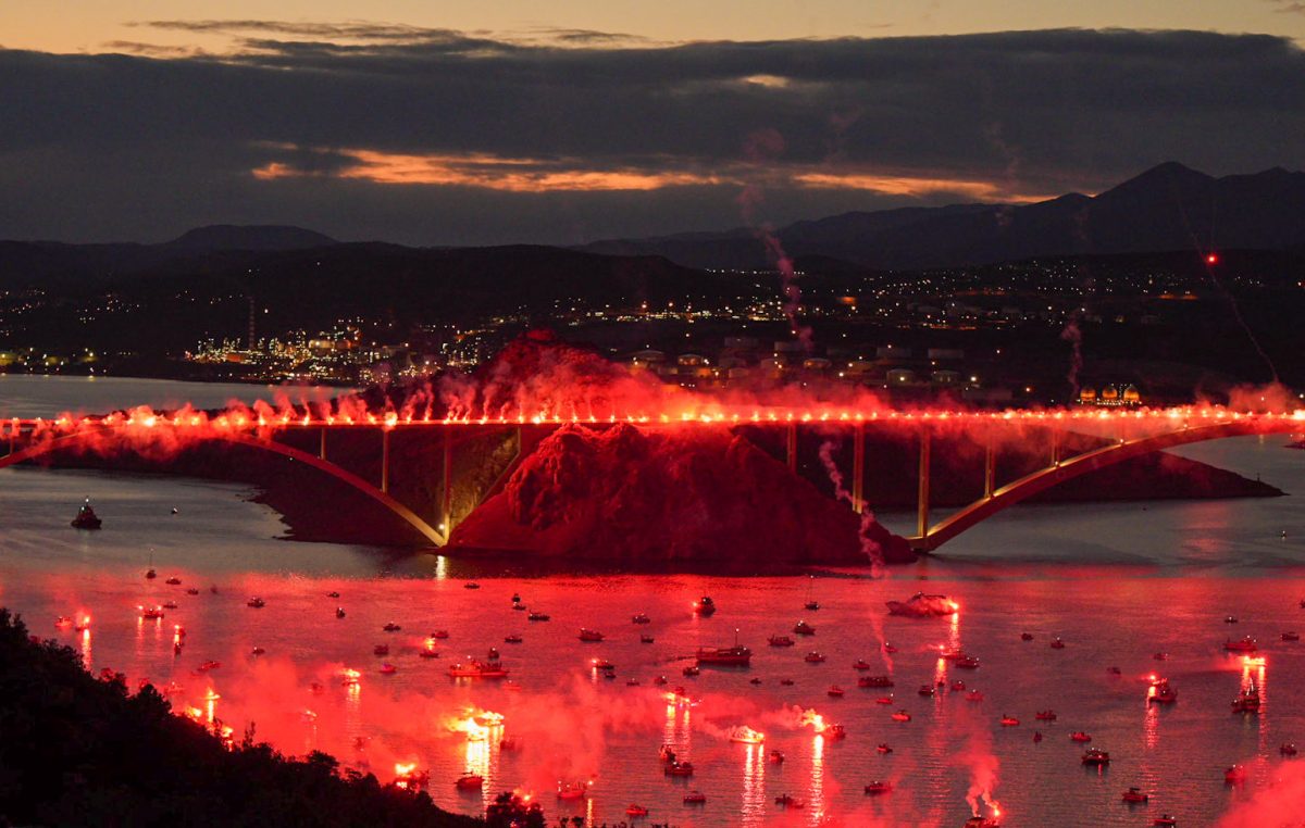 VIDEO Spektakularni prizori na Krčkom mostu: 222 baklje za 222 pala branitelja