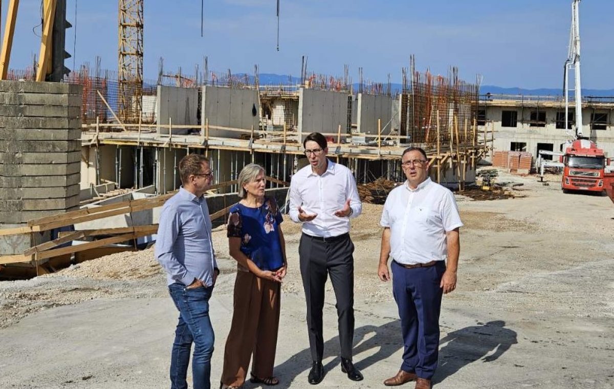 Matić prisustvovao otvaranju novog vrtića i obišao gradilište Centra za starije u Kostreni