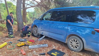 Neobična intervencija krčkih vatrogasaca: Turist “zaglavio” na Prnibi