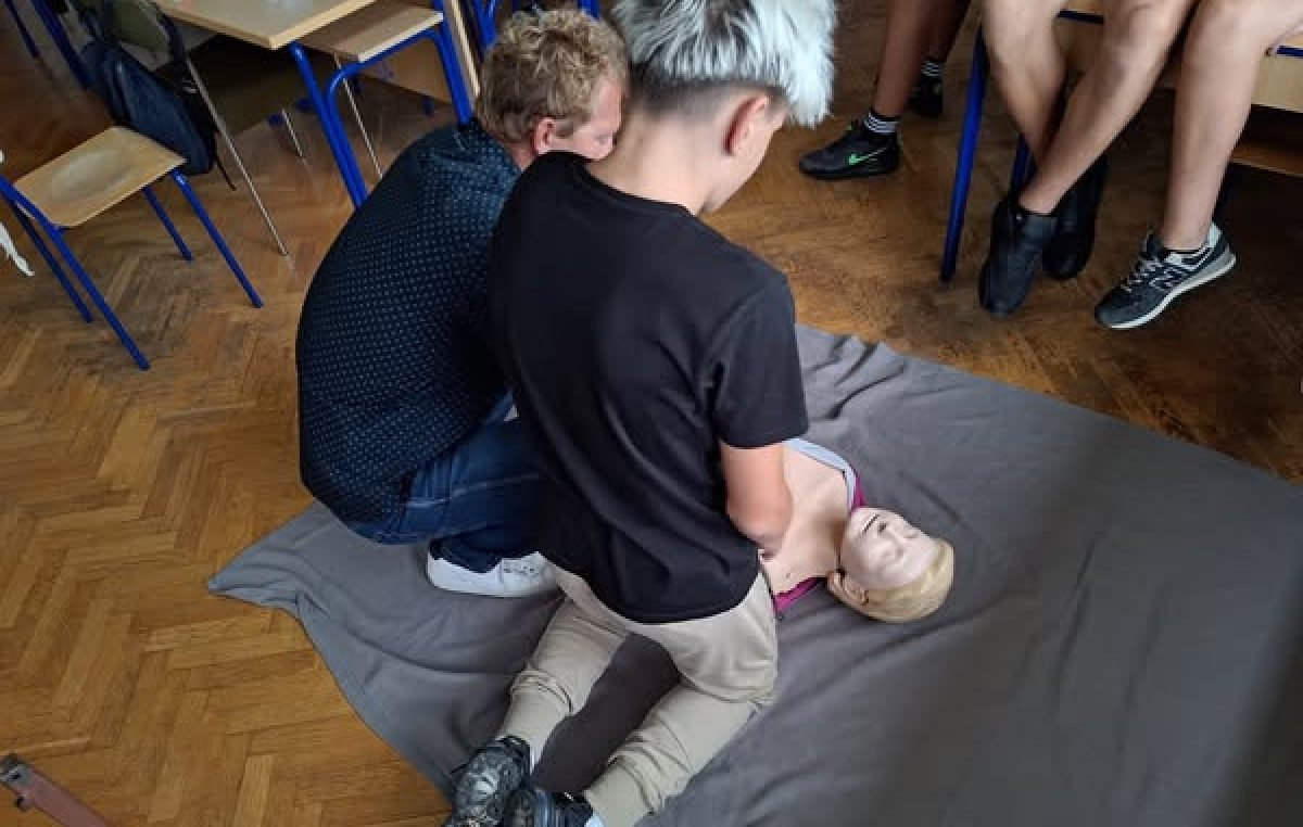 Gradsko društvo Crvenog križa Krk provelo edukaciju za učenike Srednje škole Hrvatski kralj Zvonimir