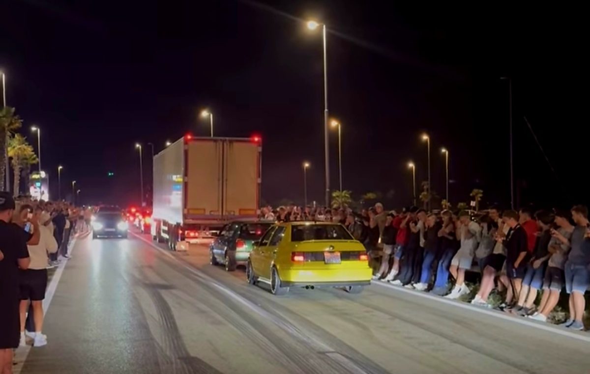 Ilegalni car meetovi već danima ugrožavaju promet po Krku, policija kaznila više od sto stranaca