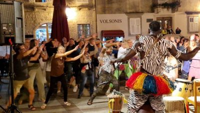 Vela placa u ritmu 1. Afro Daya: Najpoznatiji krčki Senegalac u Krku rasplesao staro i mlado