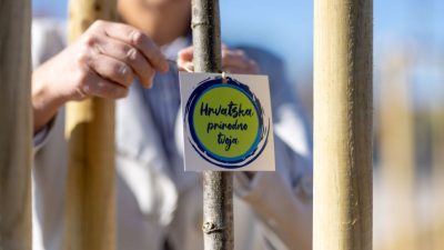 Hrvatska prirodno tvoja: I TZ Grada Krka priključila se vrijednom projektu sadnje stabala