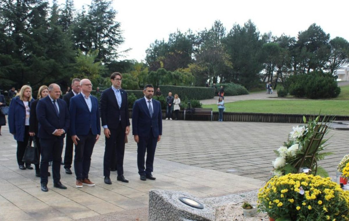 Delegacija Primorsko-goranske županije položila vijence uoči Svih svetih