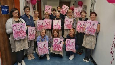 [FOTO] Art terapija u KBC-u Rijeka: Ružičasti listopad donio kist, boje i snagu ženama oboljelima od raka dojke