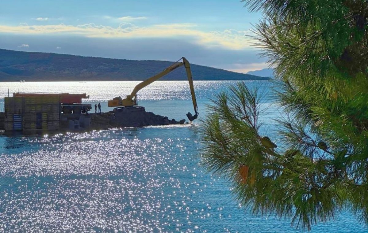 [FOTO] Radovi u krčkim lukama u punom pogonu