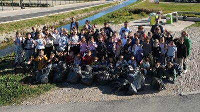 Bašćanski školarci i volonteri iz Vele Rike izvukli 83 kilograma otpada