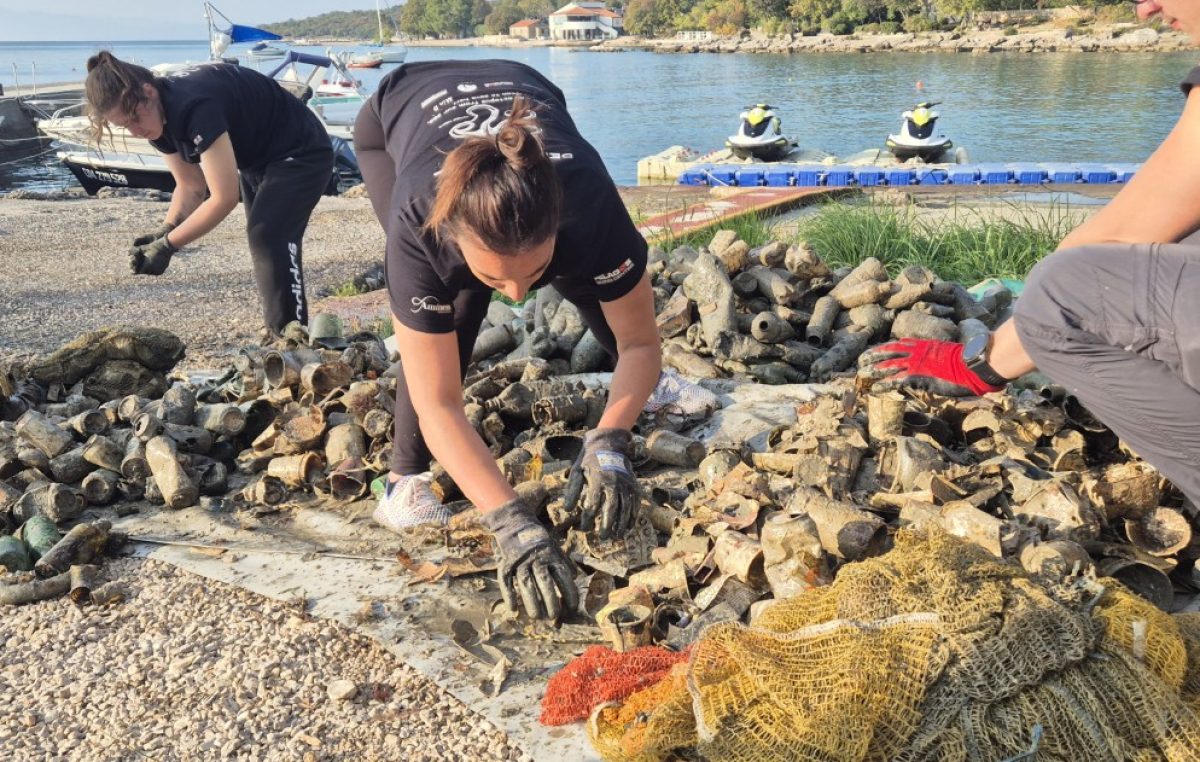 Uspješna akcija Udruge Deep CleanUp: Uklonjeno 143 kilograma otpada iz mora kod Njivica