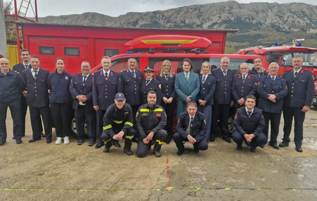 [FOTO] DVD Baška dobio novo vatrogasno kombi vozilo vrijedno 61 tisuću eura