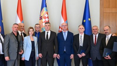 Predsjednik Republike dodijelio počasne generalske činove i odlikovanja hrvatskim braniteljima za doprinos u Domovinskom ratu