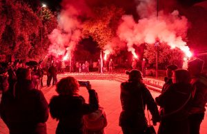 [FOTO] Dubašnica mimohodom i bakljadom obilježila Dan sjećanja na žrtvu Vukovara i Škabrnje te sve stradale u Domovinskom ratu