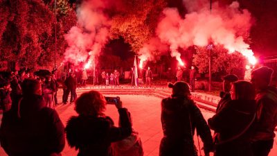 [FOTO] Dubašnica mimohodom i bakljadom obilježila Dan sjećanja na žrtvu Vukovara i Škabrnje te sve stradale u Domovinskom ratu