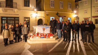 [FOTO] Grad Krk se uz svijeće i cvijeće duboko poklonio Gradu Heroju