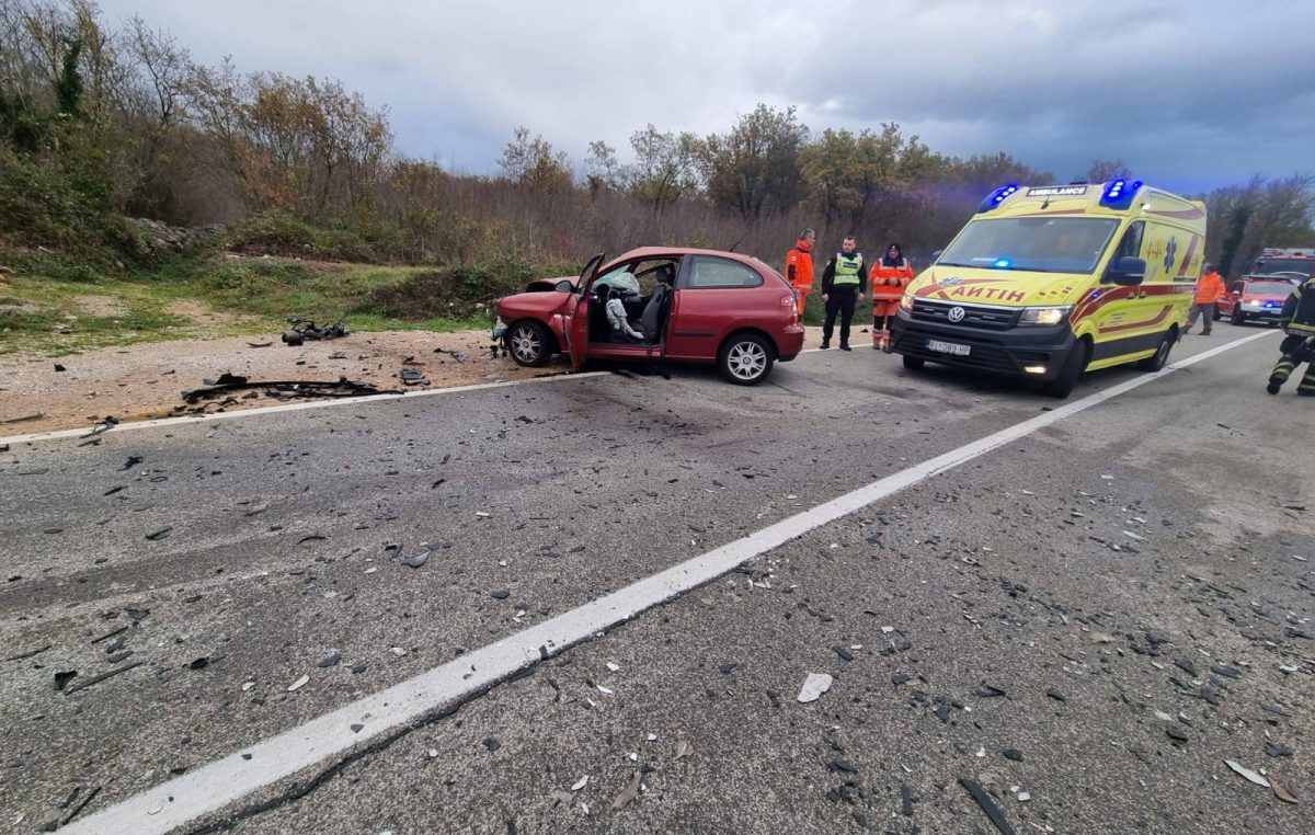 Frontalku kod Malinske izazvao je 41-godišnjak, teško je ozlijeđen vozač drugog vozila
