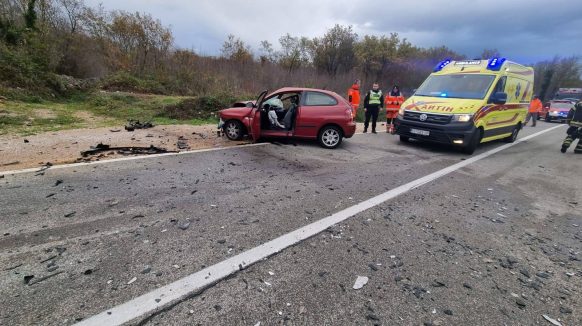 Frontalku kod Malinske izazvao je 41-godišnjak, teško je ozlijeđen vozač drugog vozila