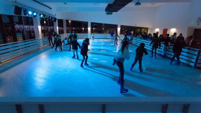 Zimska tradicija se nastavlja: Otvara se klizalište u Omišlju