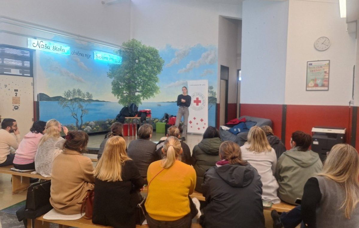 Održan tečaj prve pomoći za djelatnike Osnovne škole Malinska-Dubašnica