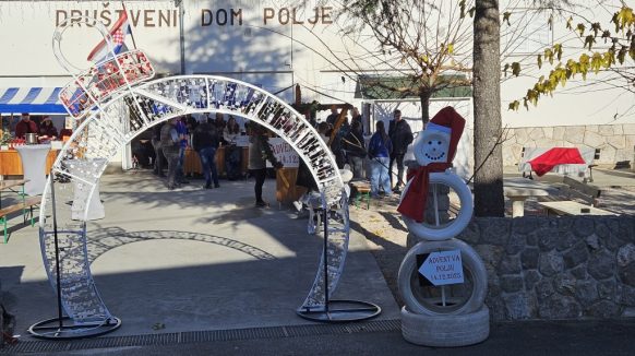 [FOTO] Uspješno održan tradicionalni Advent u Polju
