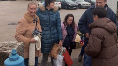 Krčki Crveni križ donirao božićne pakete Centru za rehabilitaciju Krk