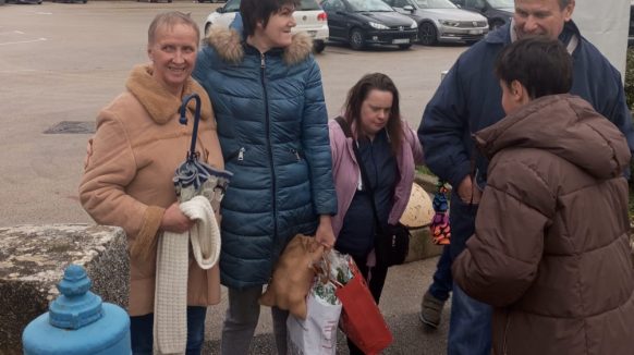 Krčki Crveni križ donirao božićne pakete Centru za rehabilitaciju Krk