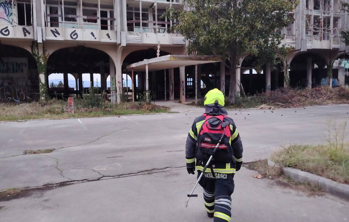 Netko je zapalio vatru u Haludovu, intervenirali vatrogasci