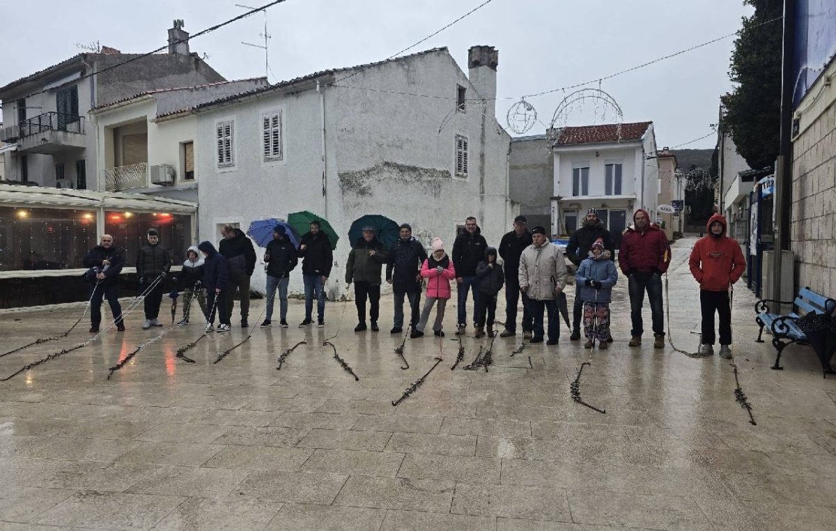 Ako vas je na Badnjak na Krku probudila neobična buka, možda je u pitanju jedan prastari običaj
