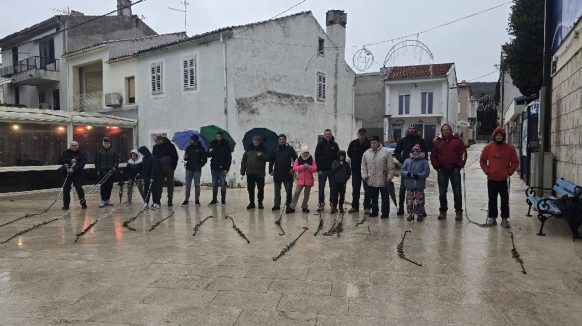 Ako vas je na Badnjak na Krku probudila neobična buka, možda je u pitanju jedan prastari običaj