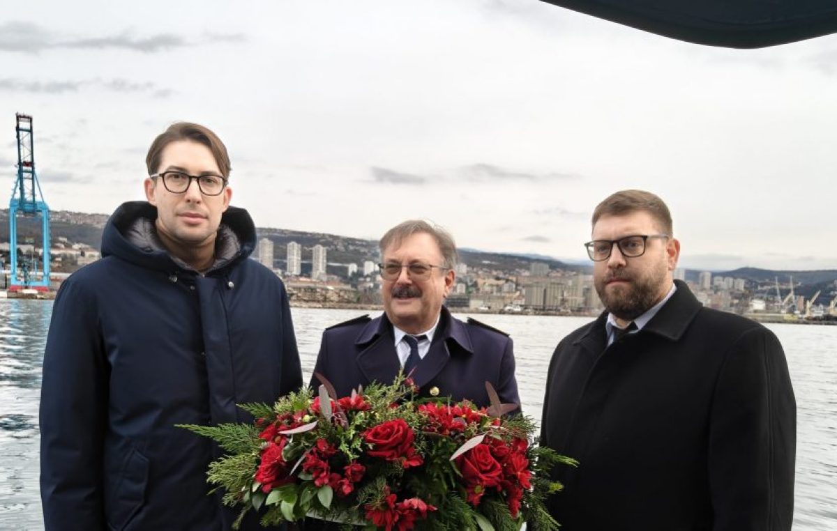 Polaganjem vijenca u riječkoj luci odana počast stradalim i nestalim pomorcima