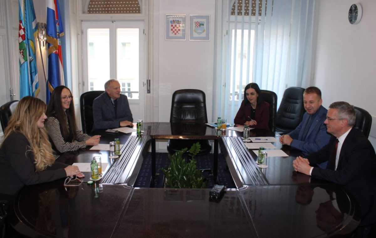 Novi suci porotnici položili svečanu prisegu u sjedištu Primorsko-goranske županije