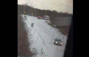 [FOTO/VIDEO] Oprezno: Krčke prometnice su pod ledom, prometne nesreće i zastoji diljem otoka