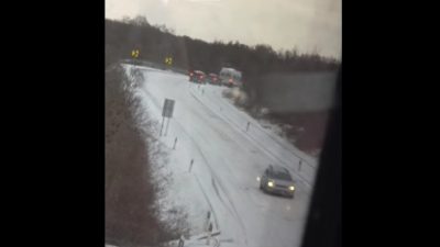 [FOTO/VIDEO] Oprezno: Krčke prometnice su pod ledom, prometne nesreće i zastoji diljem otoka