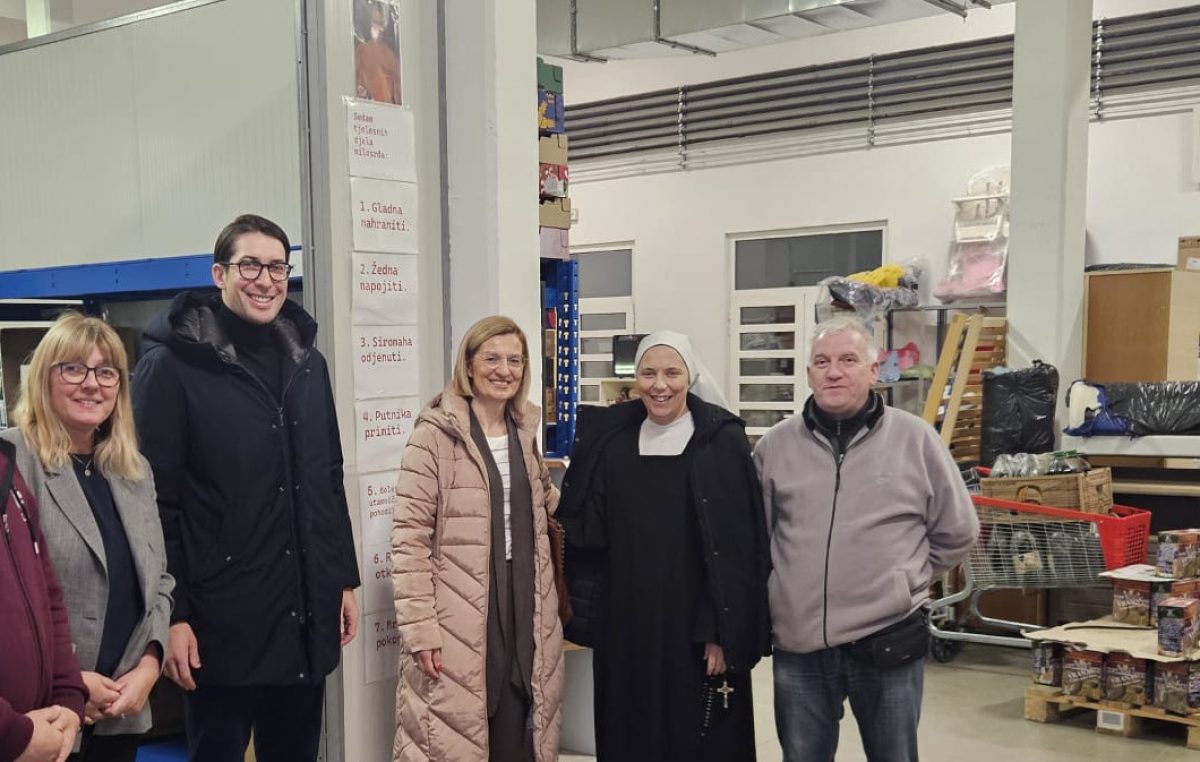 Zamjenik župana Matić i pročelnica Smojver posjetili Caritas Riječke nadbiskupije – razgovor o zapošljavanju i socijalnoj uključenosti korisnika