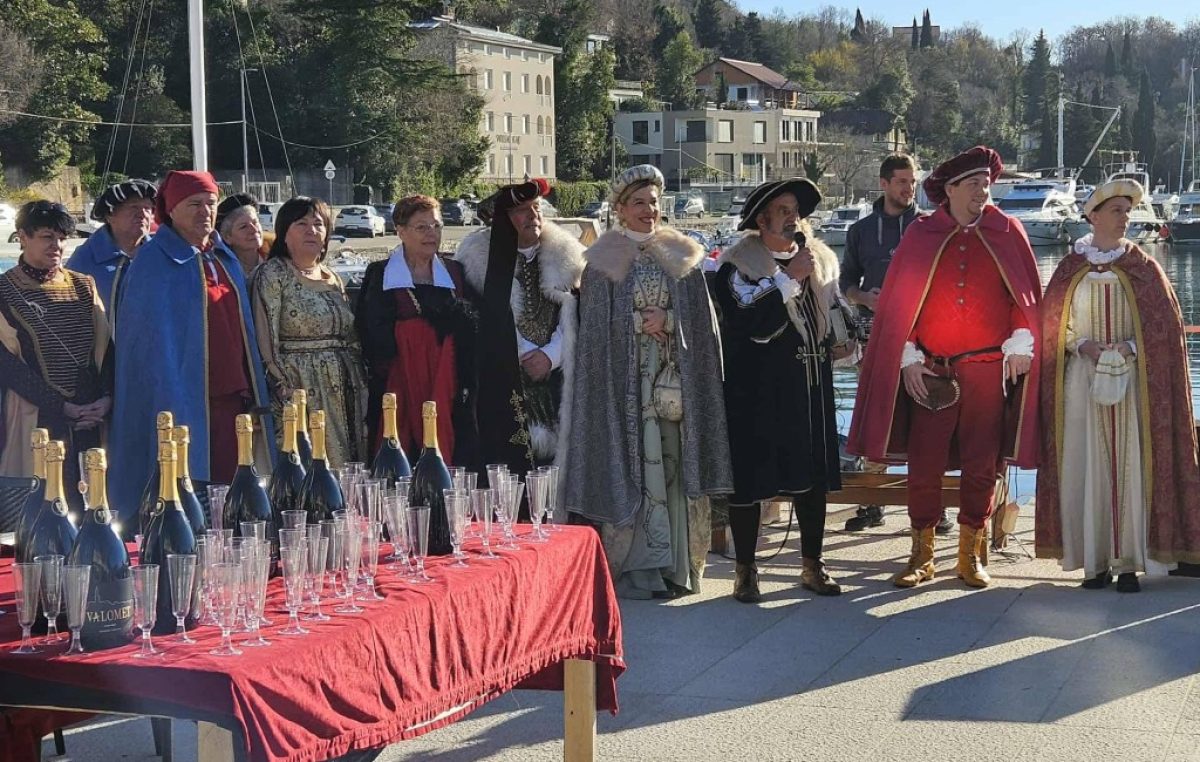 Omišalj zaključio 2025. godinu uz Frankopane, feštu i odlično rasploženje na rivi