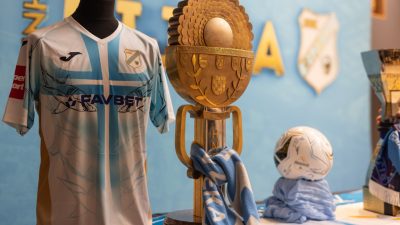 “Plavo-bijela noć” okupila stotinjak otočnih navijača HNK Rijeke u Puntu