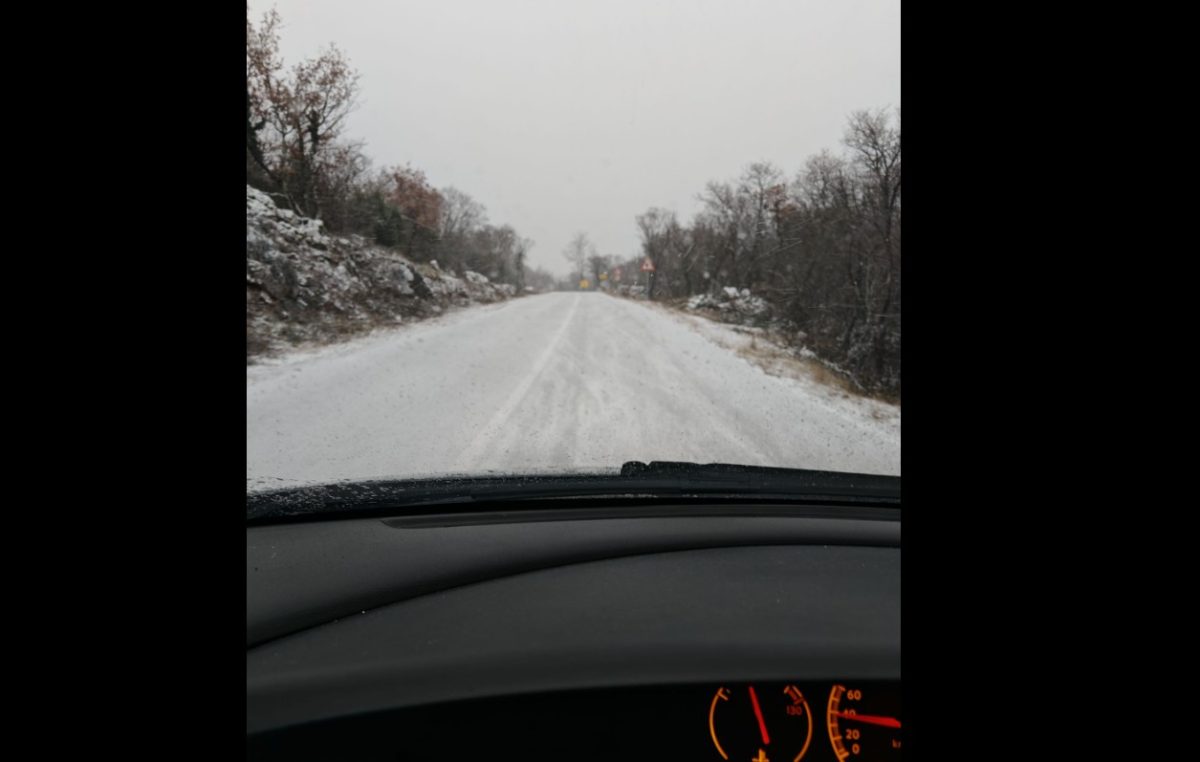 Na Krku pada snijeg, ralice su na cestama: “Molimo za dodatan oprez”