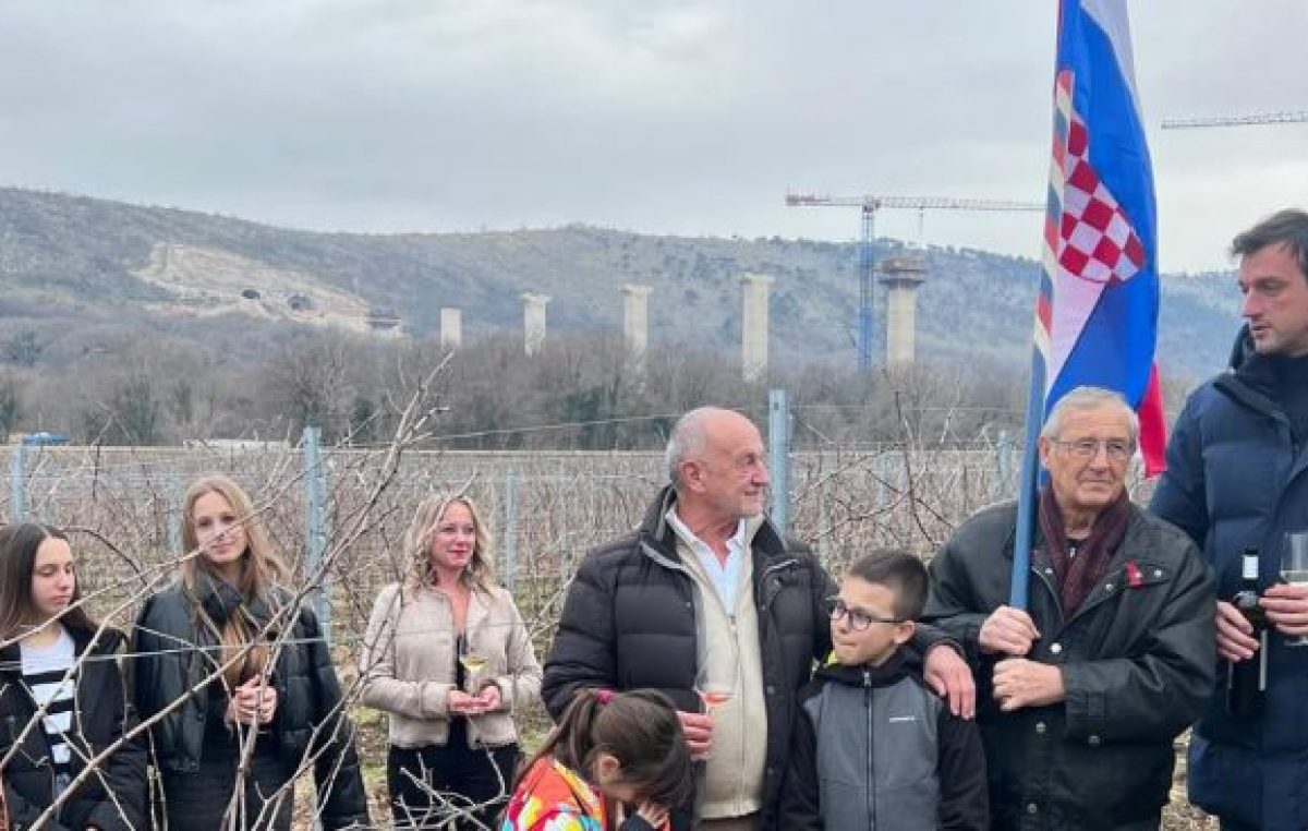 Vincekovo : Uz blagoslov i rezidbu trsova započela nova vinogradarska godina u Pavlomiru