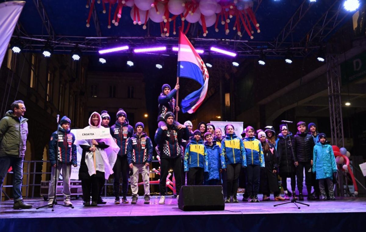 Mladi skijaši iz Europe i svijeta prodefilirali Korzom uoči utrka na Platku