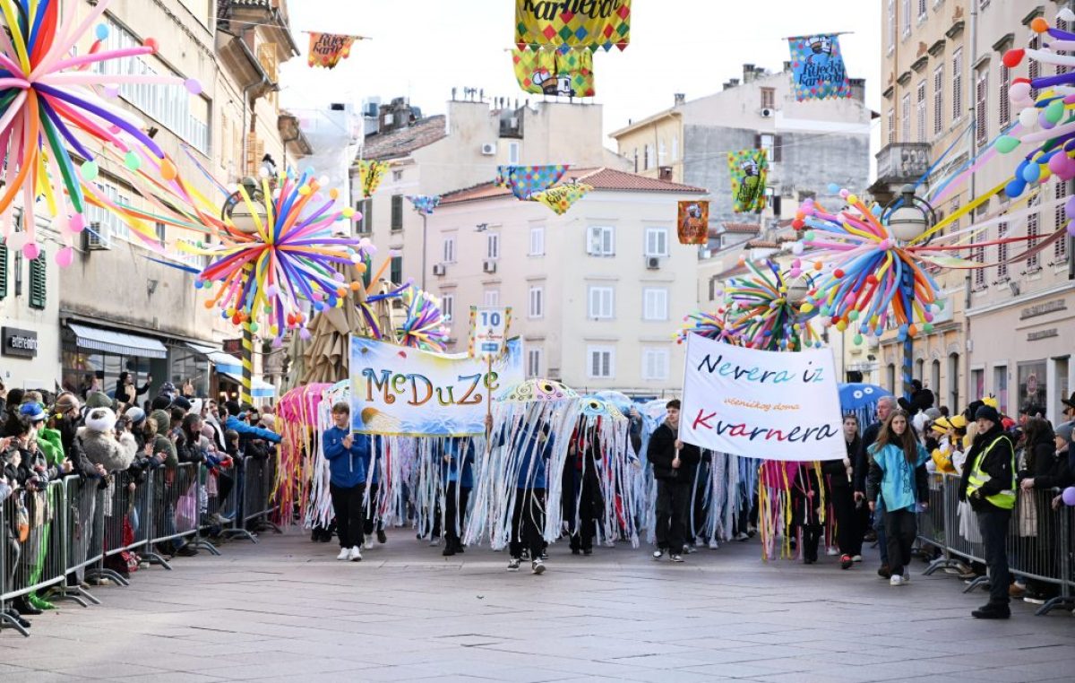 Završila Međunarodna karnevalska povorka u Rijeci, Korzom prodefiliralo preko 11.000 maškara u čak 100 grupa