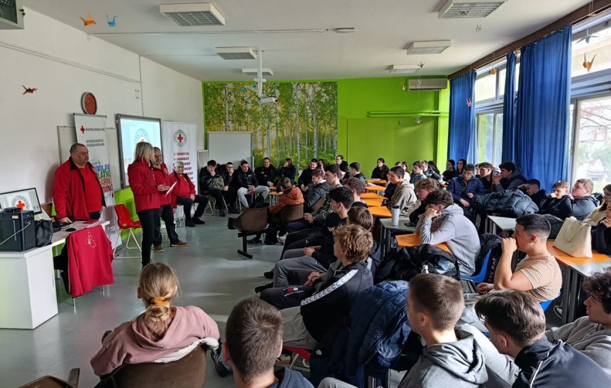 U krčkoj srednjoj školi održana edukacija o darivanju krvi